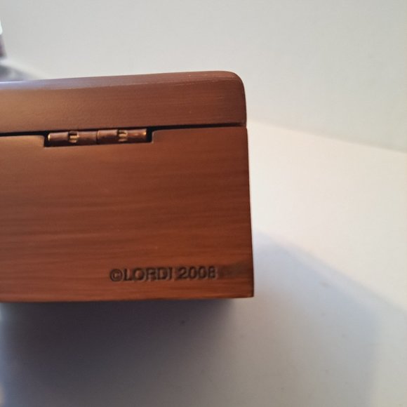 Willow Tree Quiet Strength, Sculpted Hand-Painted Memory Box - Picture 5 of 8